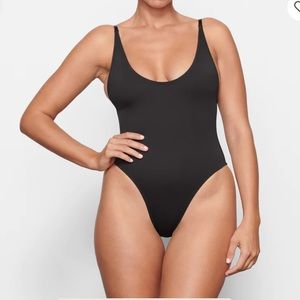 Skims 
One Piece Swimsuits
SIGNATURE SWIM
SCOOP NECK ONE PIECE NWT